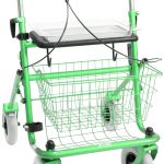 Duwbeugeleenzijdig Links groen. De rollator is inklapbaar en de duwbeugel zijn ruim in hoogte verstelbaar van 79,5 cm tot 100 cm. De zitbreedte van deze rollator is 43 cm.