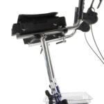 Armbedej van een blauwe rollator met onderarmschalen