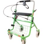 Groene rollator met duwbeugel zowel recht als links geremd