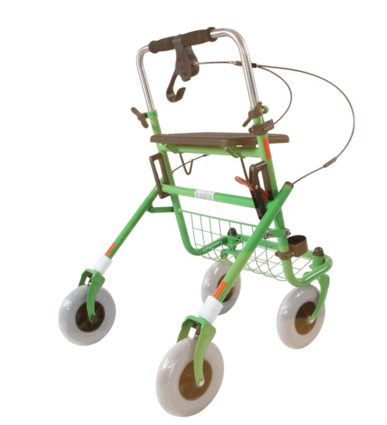 schuin achterkan van de groen rollator met duwbeugel met 1 rem zowel rechts en links geremd