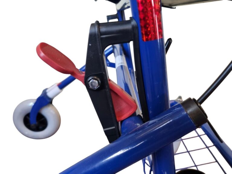 opklap beveiliging van de blauwe basic rollator van premis