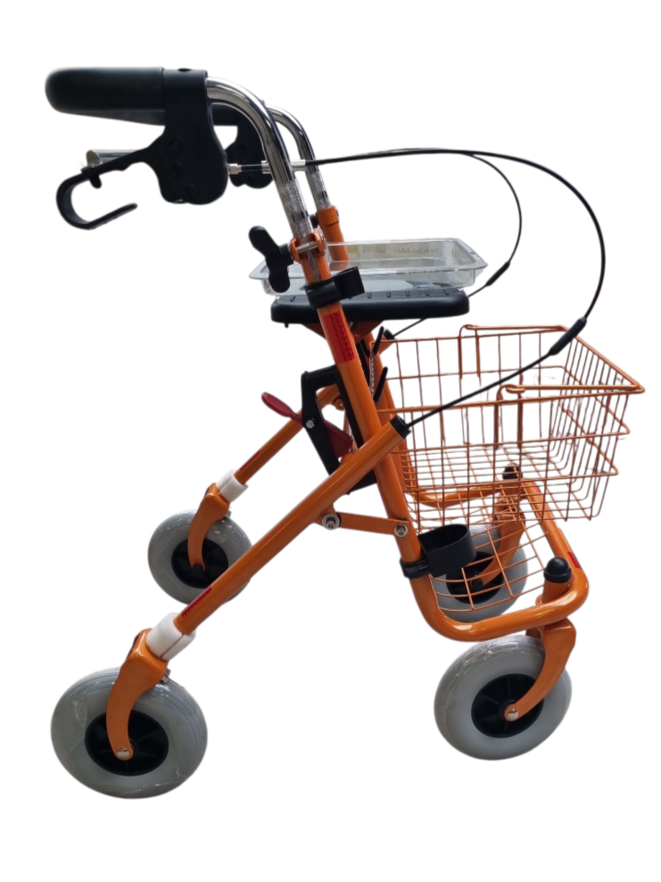 zijkant van een oranje rollator met duwbeugel en rem onder