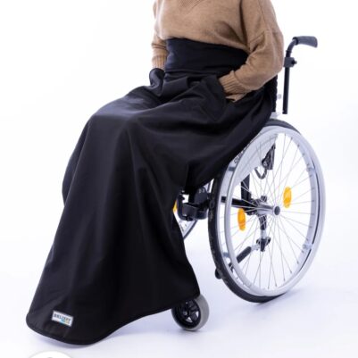Zwarte dubbele gevoerde fleece deken volledig gesloten voor rolstoel of scootmobiel