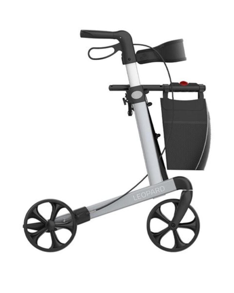Zilverkleurige mobilex rollator opgevouwen met tas en rugsteun