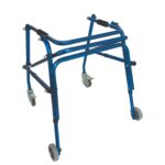 Blauwe achterwaartse kinderrollator