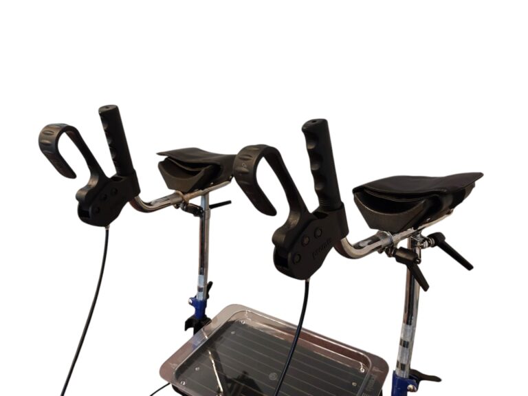 PHO1.1.2 RO4143BELVXXX Detail onderarmschalen hoogste stand andere kant