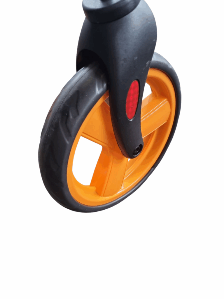 zwarte wiel van de bear rollator met oranje velgen