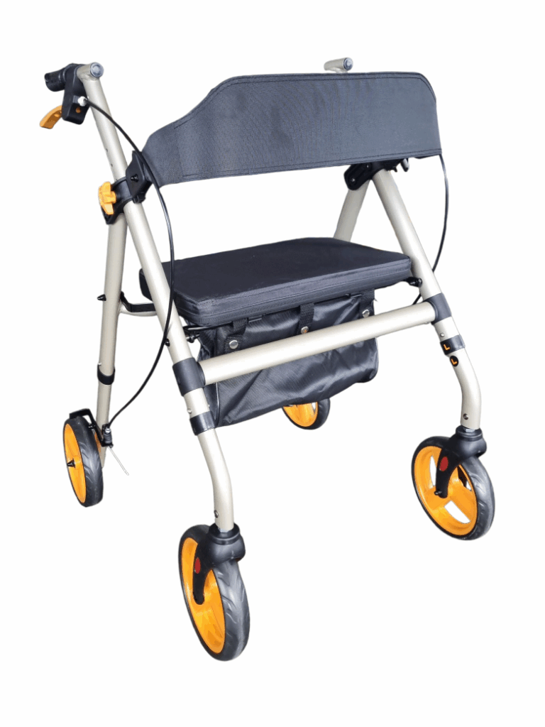 Bear rollator lichtgewicht champagne kleur met groene velgen