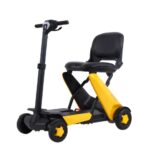 Moderne scootmobiel kleur geel