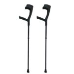 Een paar zwarte Opvouwbare Elleboogkrukken – Aluminium, Verstelbaar en Compact met open manchet