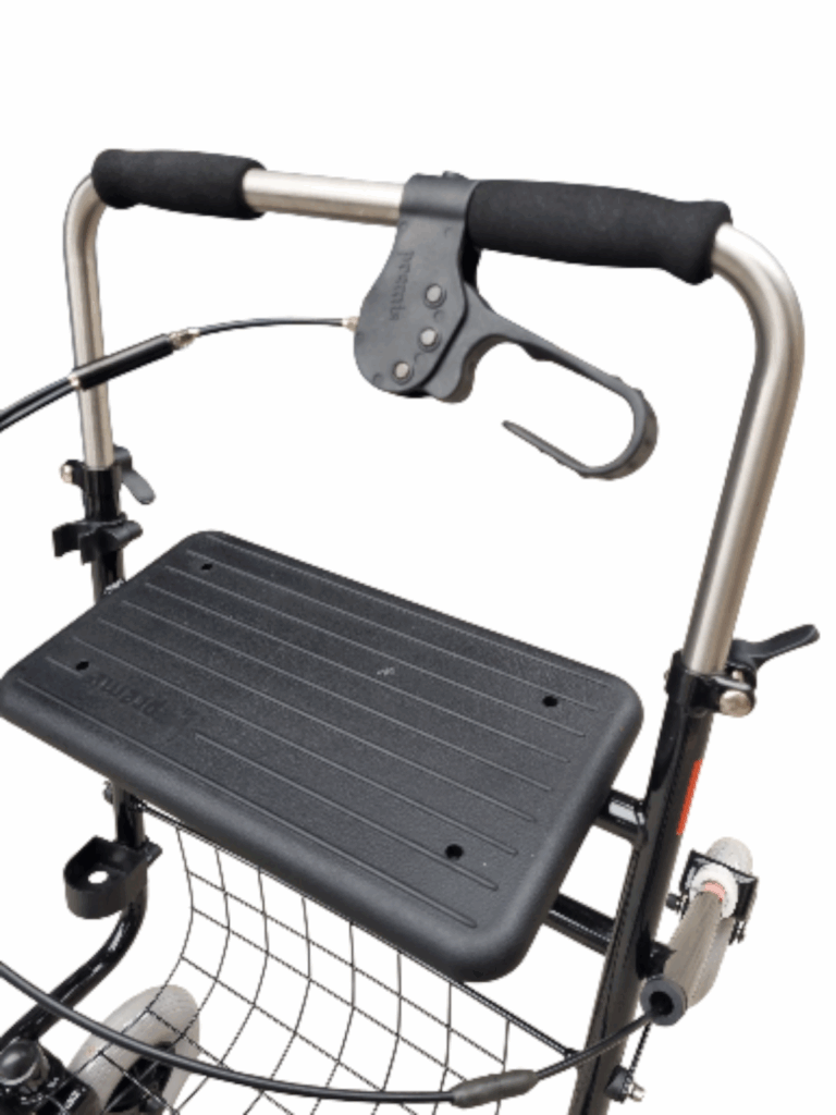 Zwarte rollator met duwbeugel en een eenzijdige rem links