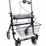 Zwarte rollator met duwbeugel en een eenzijdige rem links met dienblad en mand
