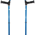 blauwe elleboogkrukken met gesloten manchet