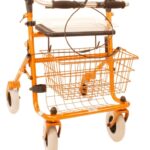 Oranje rollator met opklapbare duwbeugel