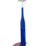 Onderkant Reinigingsborstel voor urinalen witte borstel met blauw handvat