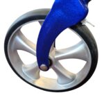 zwart wiel met zilver voor de lichtgewicht rollator